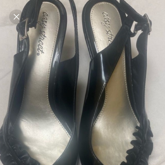 Easy Street Black Heels 1 1/2"in Sling back Pointy Toe Comfort Step Lo profile - Picture 4 of 11